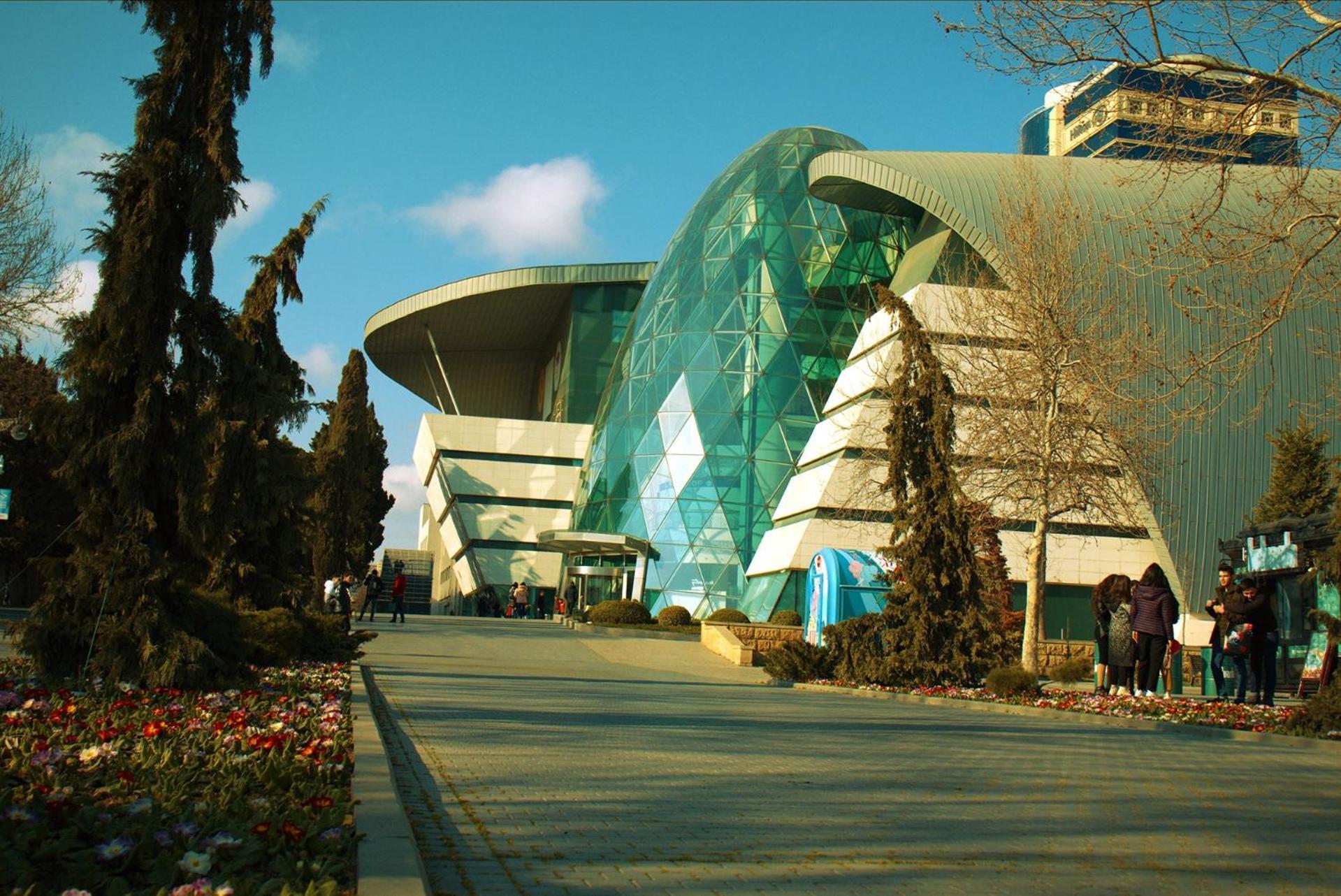 R Studios Old Баку Экстерьер фото